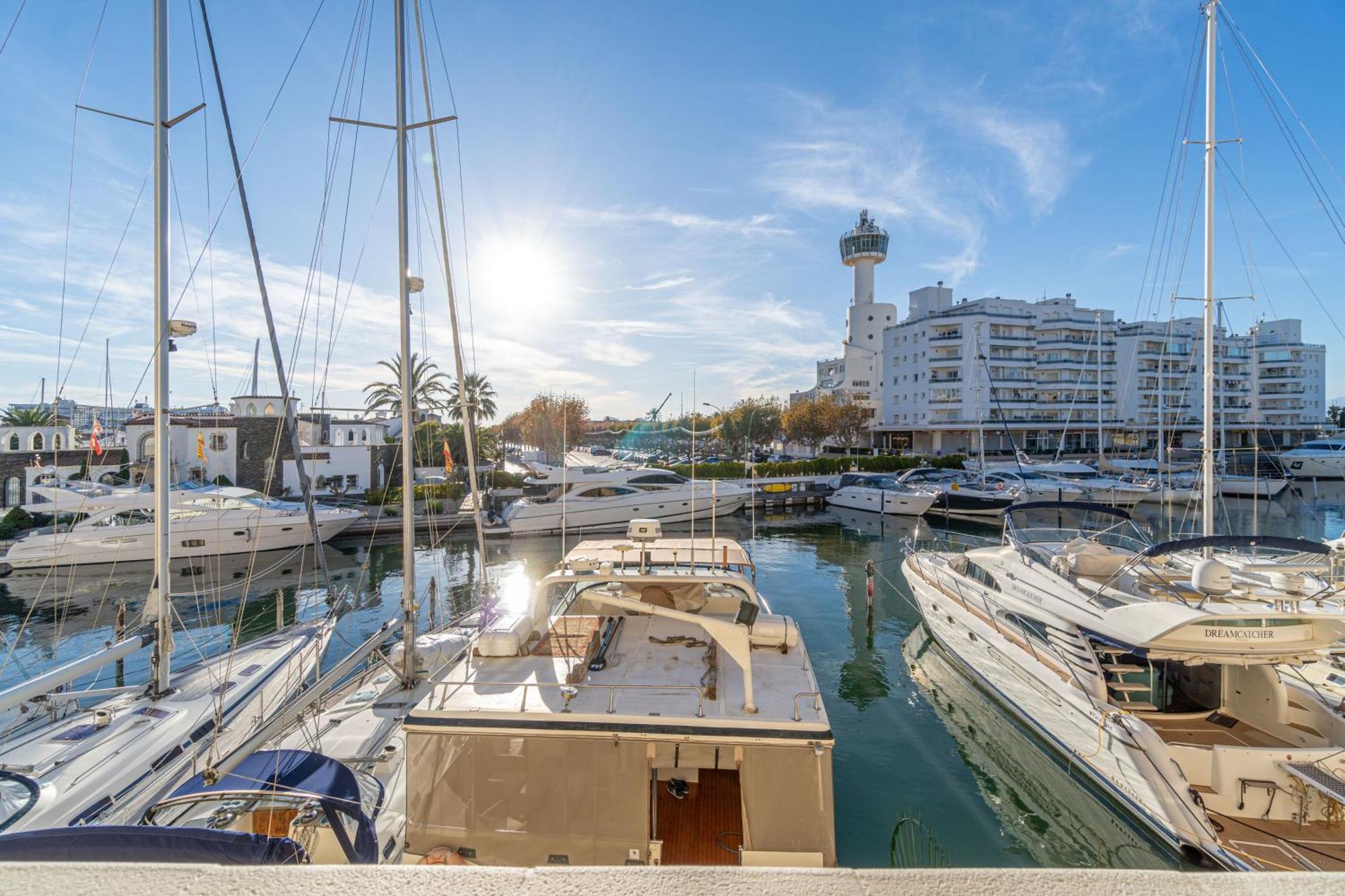 Moderno Apartamento Frente Al Canal Con Terrazas Apartment Empuriabrava Luaran gambar