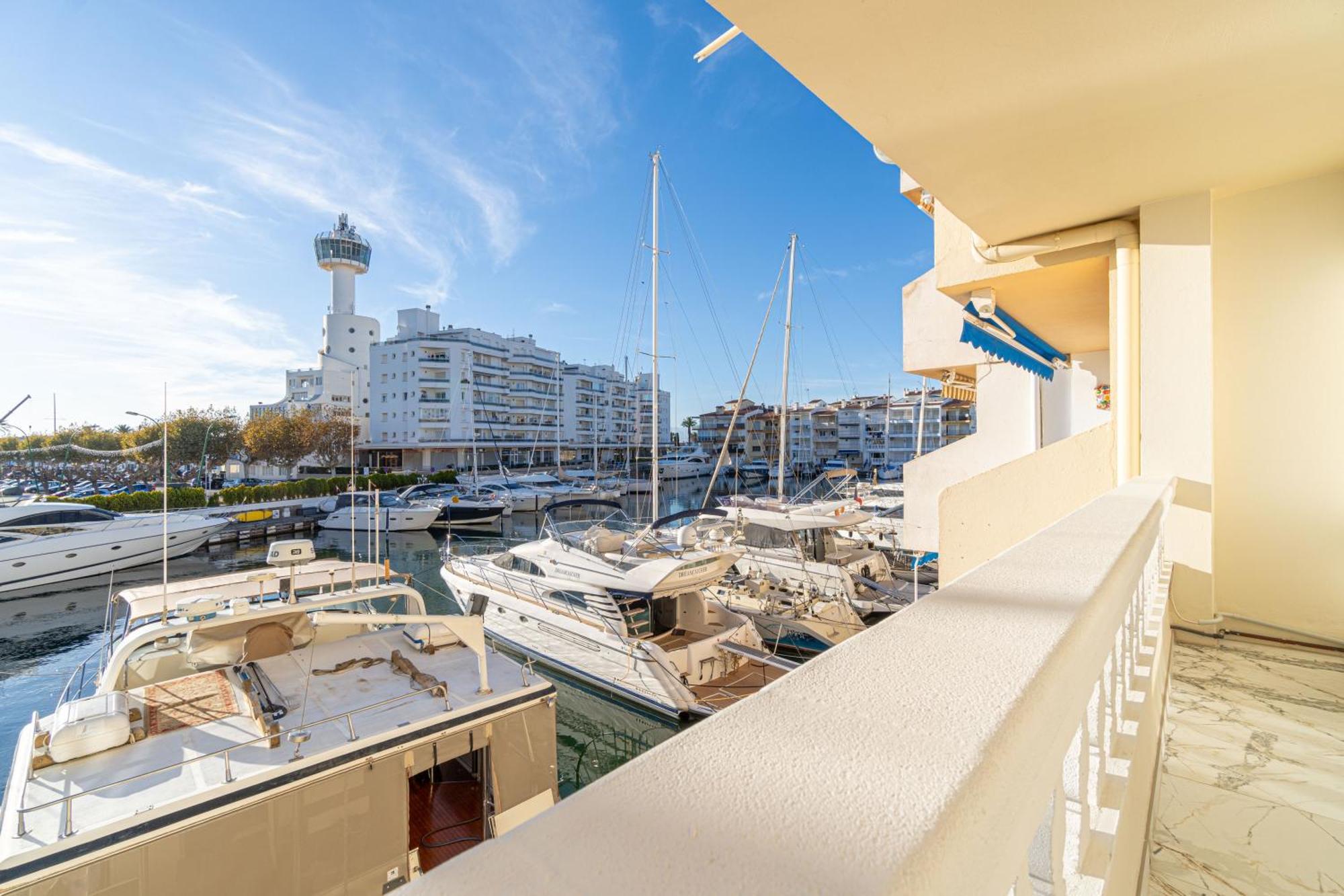 Moderno Apartamento Frente Al Canal Con Terrazas Apartment Empuriabrava Luaran gambar