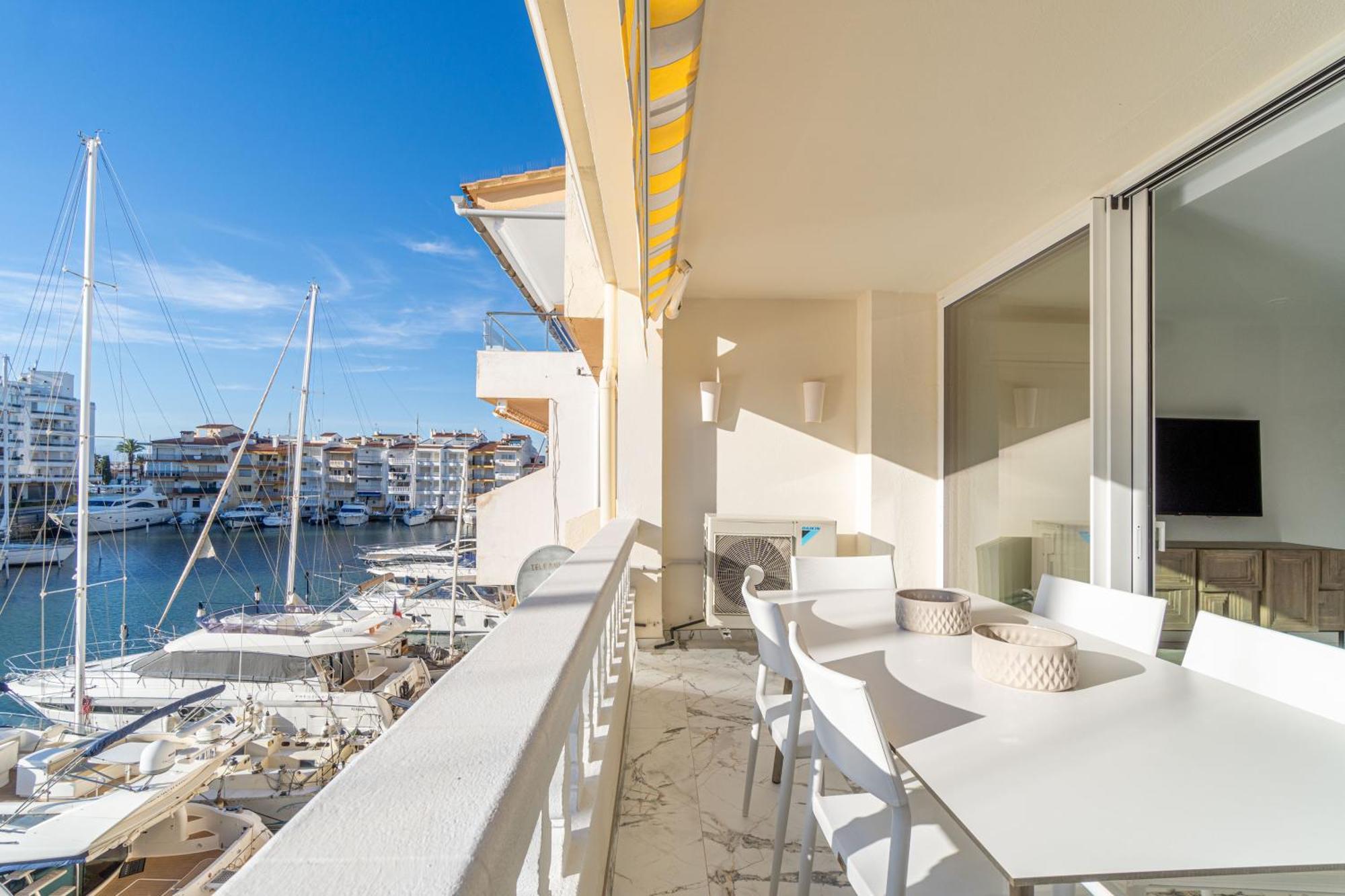Moderno Apartamento Frente Al Canal Con Terrazas Apartment Empuriabrava Luaran gambar